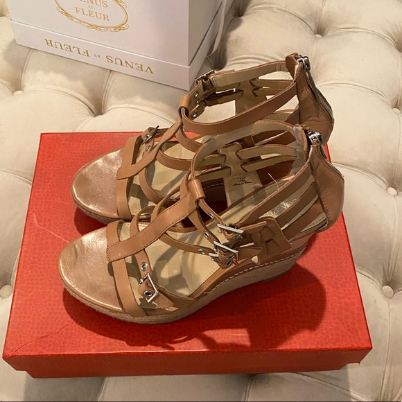 Donald J Pliner Wedges - Picture 2 of 8